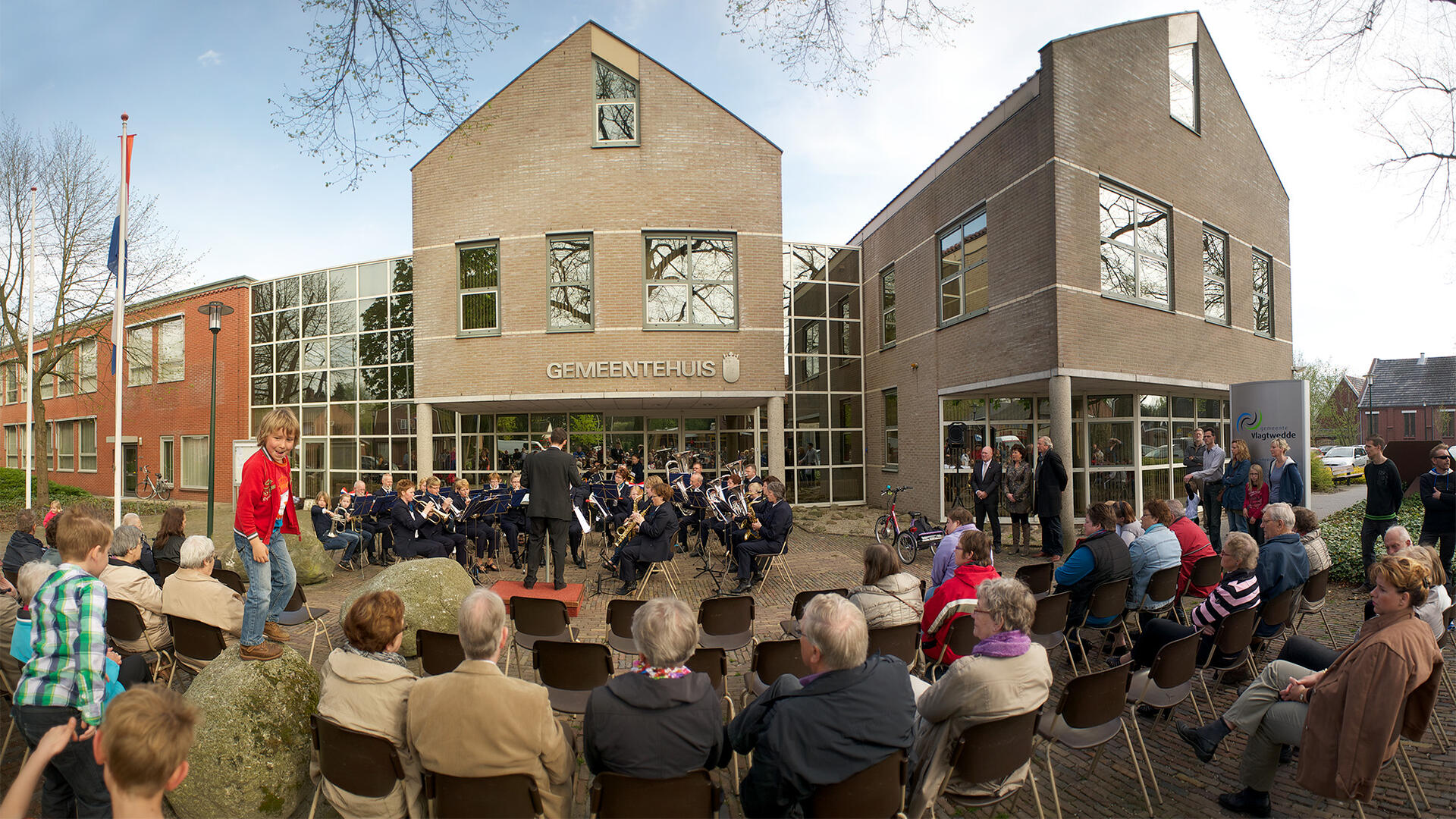 Gemeentehuis Sellingen met optreden Jeduthun